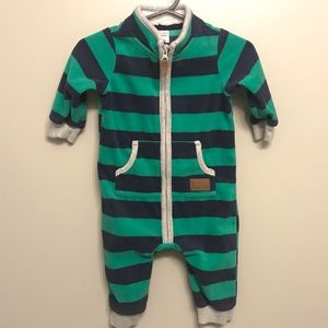 Preppy fleece onesie 👶🏻